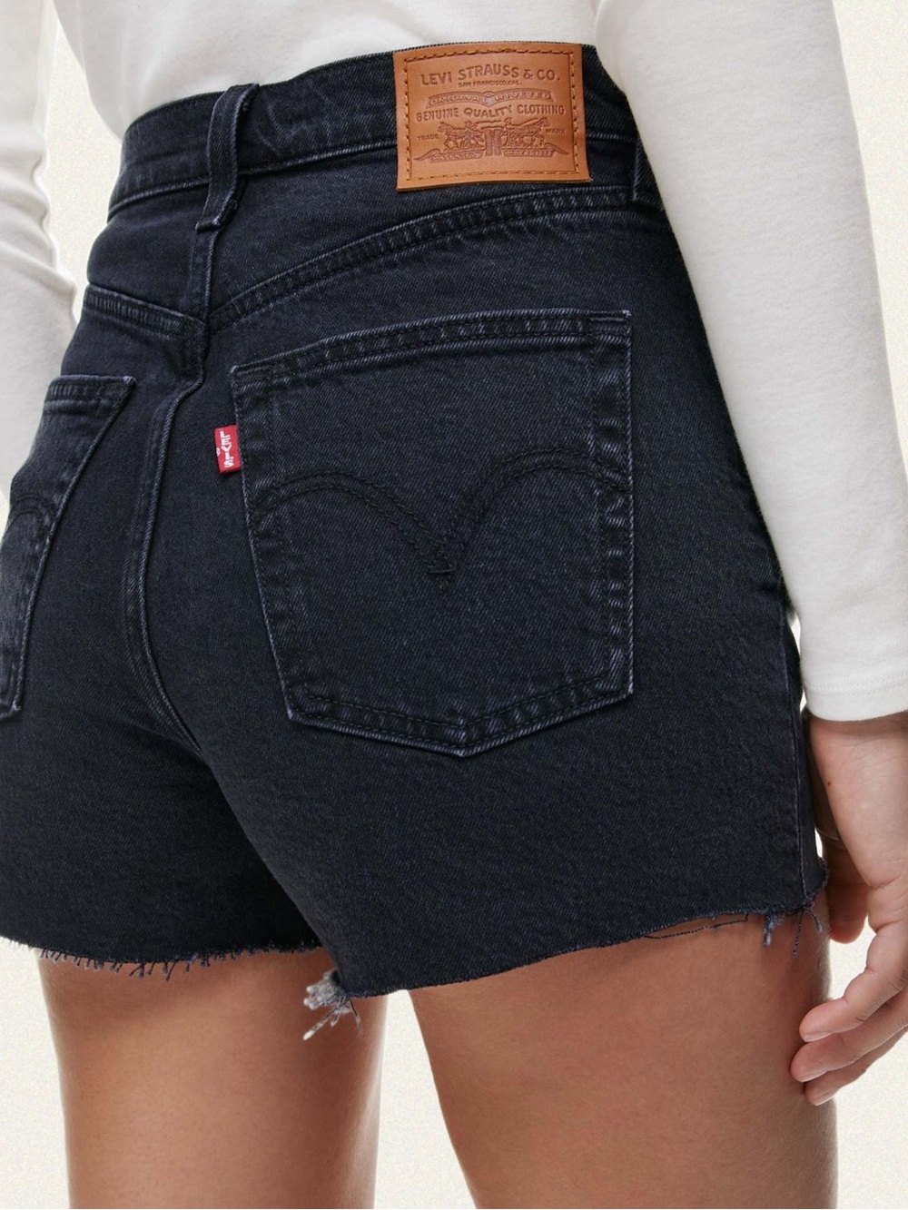 Levi’s Ribcage Short - Picture 5 of 14